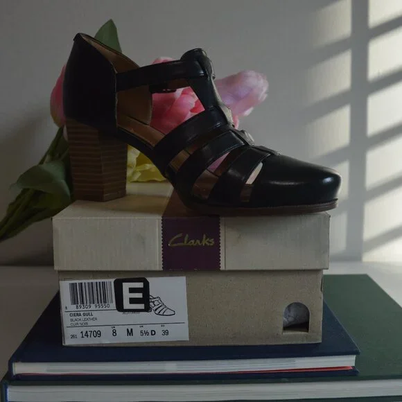 Clarks Artisan Ciera Gull Black Leather T-Strap Sandals - Picture 2 of 14